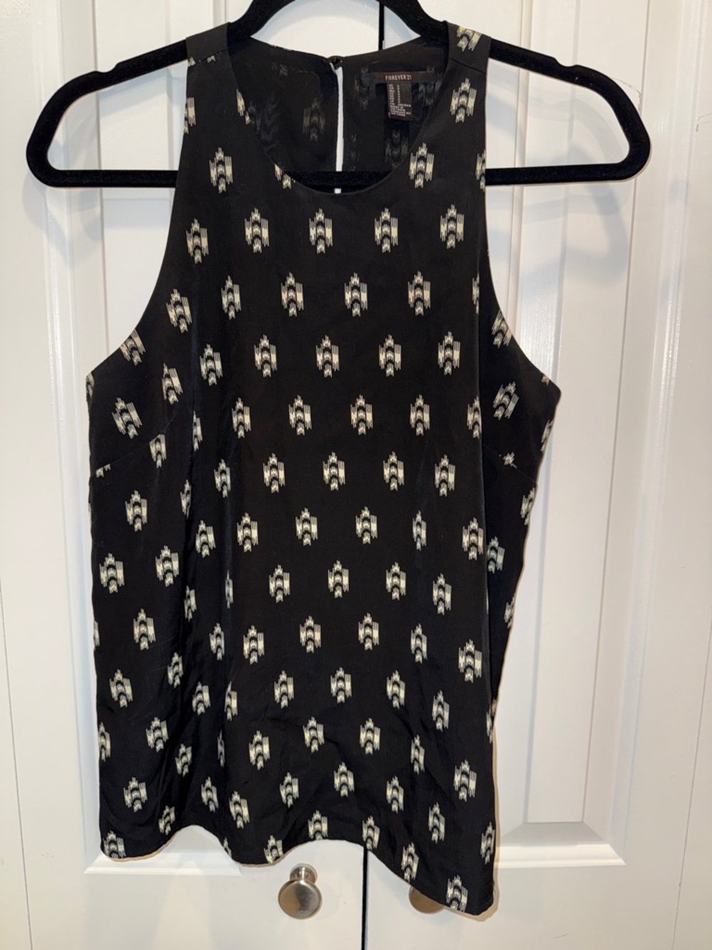Forever 21 Black Sleeveless Printed Shell Top